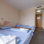 Julia Rooms