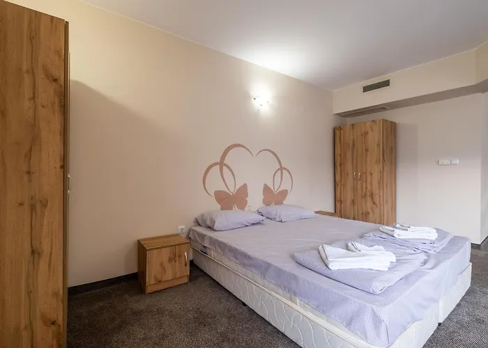 Julia Rooms